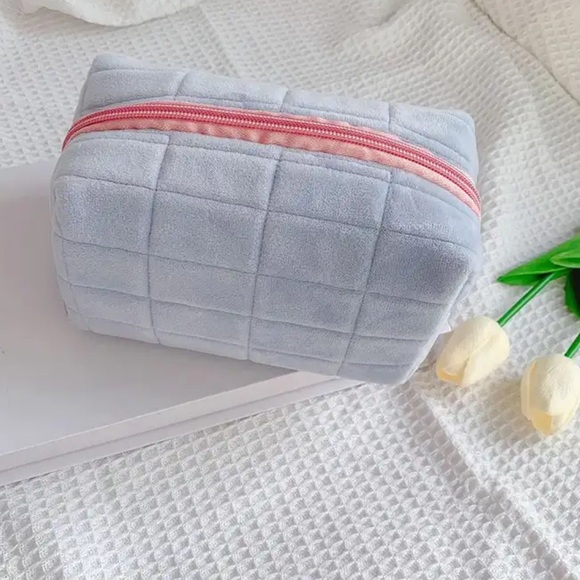 Cute velvety Cosmetic Zipper Bag Pouch - Picture 4 of 6